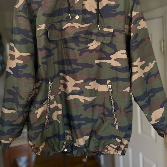 Women’s Camouflage Windbreaker - Picture 4 of 7
